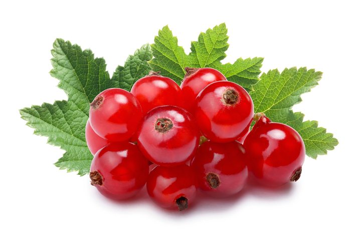 Redcurrant,pile,(ribes,rubrum),with,leaves plants with red berries